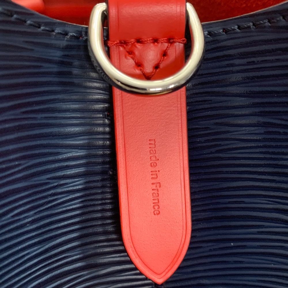 Louis Vuitton Neonoe in Epi Indigo - Picture 3 of 9